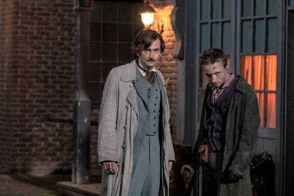 デヴィッド・テナント、海ドラ「80日間世界一周」で息子と初共演「格闘するシーンも」