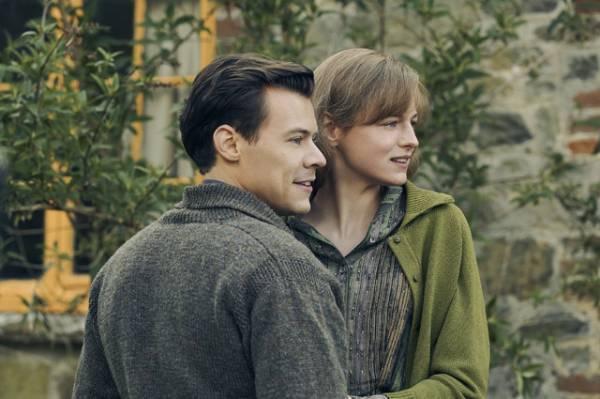 ハリー・スタイルズ、LAプレミアに登場！『僕の巡査』配信開始