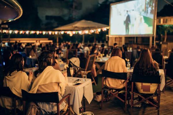 『アメリ』を味わう料理店表参道に限定登場「幻燈の料理店」