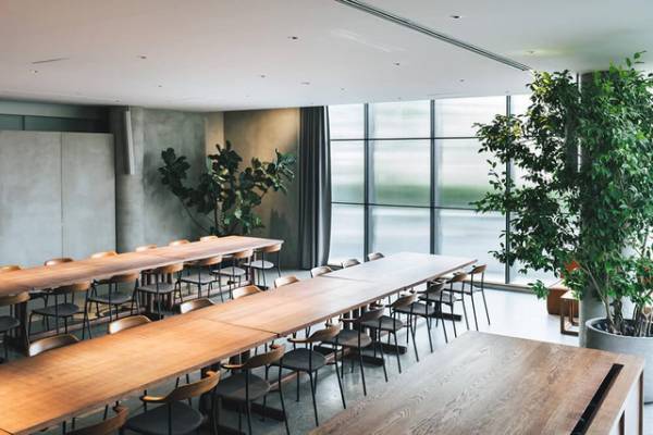 『アメリ』を味わう料理店表参道に限定登場「幻燈の料理店」