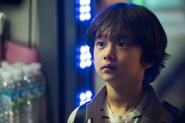 “泣き虫の男の子”を乗せて命がけのカーチェイス！『パーフェクト・ドライバー』30秒予告＆場面写真