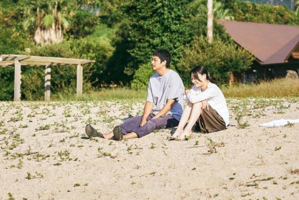 三浦透子、トラウマを抱えた“教師”が瀬戸内で出会う『とべない風船』予告編