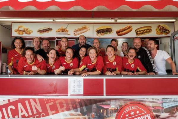 サッカーW杯を前に盛り上がろう！名コーチに注目の「テッド・ラッソ」『コッホ先生』など5選