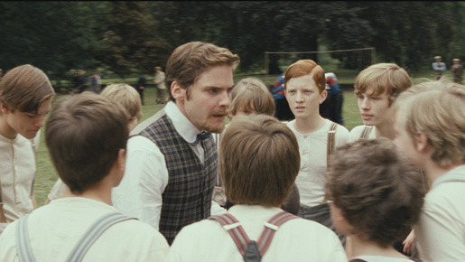 サッカーW杯を前に盛り上がろう！名コーチに注目の「テッド・ラッソ」『コッホ先生』など5選