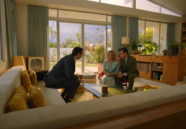 “理想の街”の平穏な朝の光景とは？『ドント・ウォーリー・ダーリン』本編映像解禁