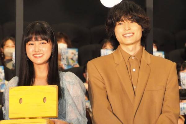 原菜乃華、松村北斗のたたずまいをべた褒め！「声も、上品な雰囲気も、仕草も、聡明なところも」