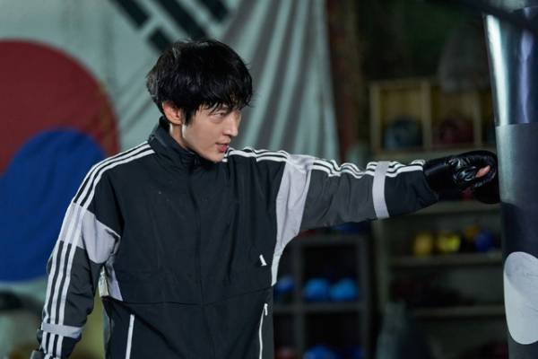 “熱血検事”イ・ジュンギ、2度目の人生で絶対悪に復讐誓う「アゲイン・マイ・ライフ」予告編公開