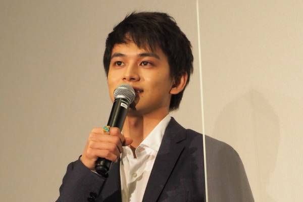 北村匠海、三浦透子主演『そばかす』舞台挨拶にサプライズ登壇！「こういうの嫌だろうなって思ったけど…」