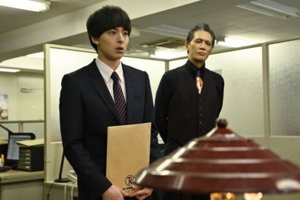 高杉真宙の奮闘する姿とらえる『ナニワ金融道』場面写真