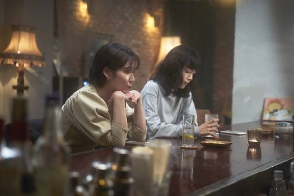 北村匠海×古川琴音、中川大志×松岡茉優が見つめ合う…『スクロール』場面写真