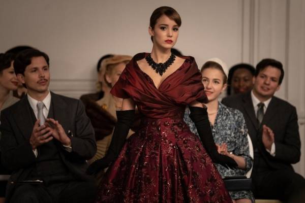 “ディオールのモデル”役に抜擢！アルバ・バチスタに注目『ミセス・ハリス、パリへ行く』