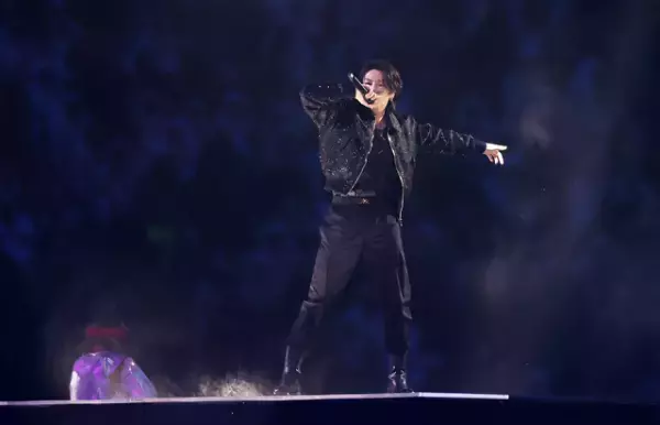 W杯カタール大会開会式にモーガン・フリーマンが登場！ BTSのジョングクがパフォーマンス