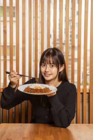 イ・ビョンホン×パク・ジョンミン共演『それだけが、僕の世界』と一緒に楽しむチャパゲティ「ドラマ観ながら、なに食べよ？」