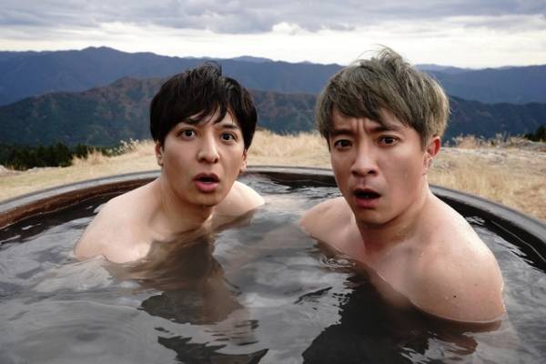 生田斗真＆濱田岳、対立する兄弟が一緒にお風呂!?『湯道』場面カット