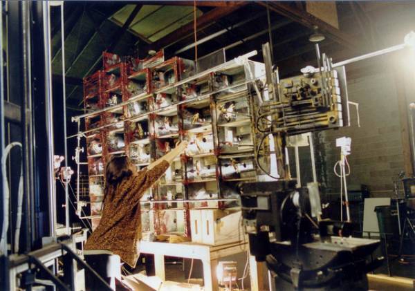 無機質な物体に命吹き込む作業風景『マッドゴッド』メイキング映像