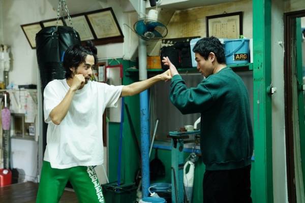 佐藤緋美、“姉”岸井ゆきのと手話で会話も『ケイコ 目を澄ませて』新写真入手