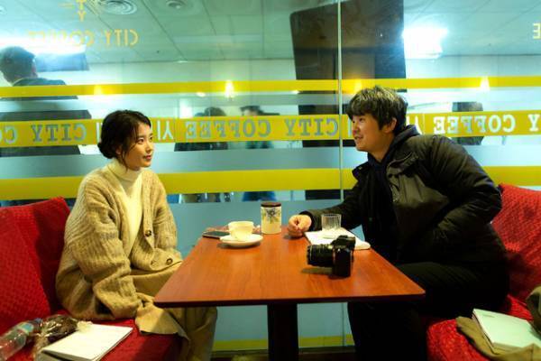 IU／イ・ジウンが「良い価値を加えてくれた」『夜明けの詩』場面写真一挙解禁