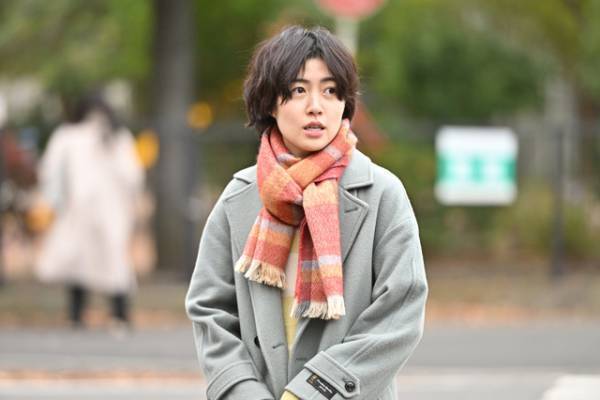 シム・ウンギョン“謎の女”が物語にスパイスを与える！ 井上真央主演「100万回 言えばよかった」