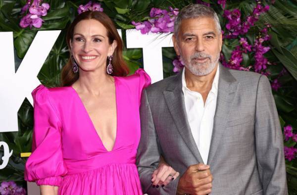 ジュリア・ロバーツ、親友ジョージ・クルーニーの“顔だらけドレス”でケネディ・センター名誉賞受賞のジョージを祝福