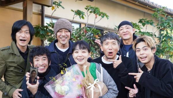 奈緒、クランクアップ！堤真一ら駆けつけ涙「ファーストペンギン！」今夜最終回