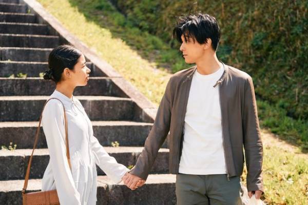 吉沢亮「やっぱり家族っていいな」“愛情溢れる表情”写す『ファミリア』場面写真