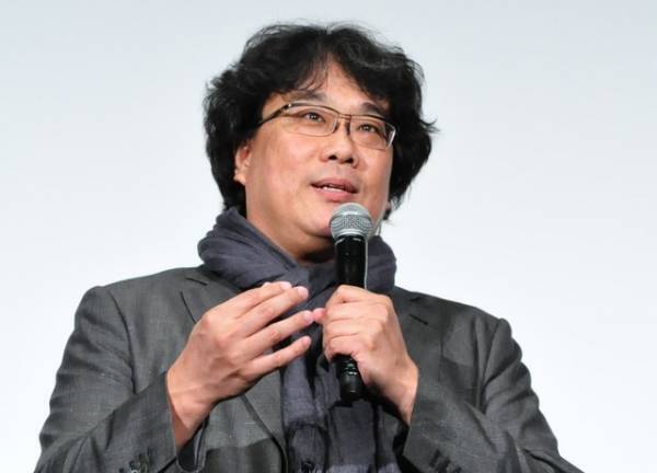 『パラサイト』が日本で舞台化！90年代・関西の“半地下の家族”描く