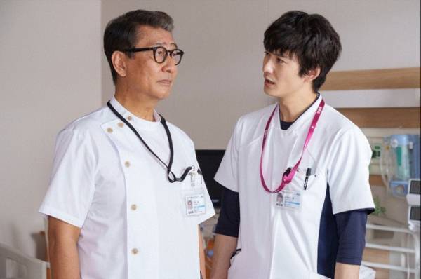 「ザ・トラベルナース」最終話、中井貴一“静”、岡田将生“歩”に渡したペンダントに「伏線回収神すぎ」と感動続出