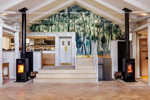 難民出身のソムリエたちが働く格付けレストランを紹介『チーム・ジンバブエのソムリエたち』