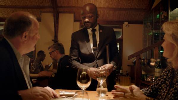 難民出身のソムリエたちが働く格付けレストランを紹介『チーム・ジンバブエのソムリエたち』