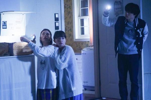 「invert 城塚翡翠 倒叙集」第3話 小芝風花“真”、清原果耶“翡翠”の投げキッスを払いのける姿に「一連の流れが完璧」などネット沸く