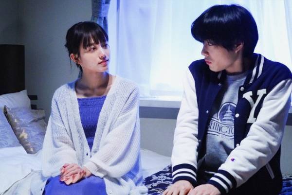 「invert 城塚翡翠 倒叙集」第3話 小芝風花“真”、清原果耶“翡翠”の投げキッスを払いのける姿に「一連の流れが完璧」などネット沸く