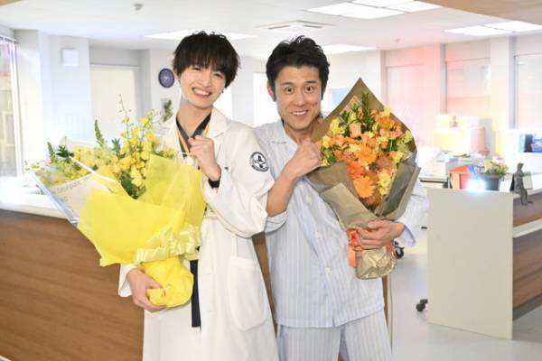 玉森裕太＆原田泰造がクランクアップ「祈りのカルテ」コメント到着