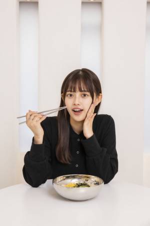 森日菜美がフルルククスを堪能！「ドラマ観ながら、なに食べよ？」