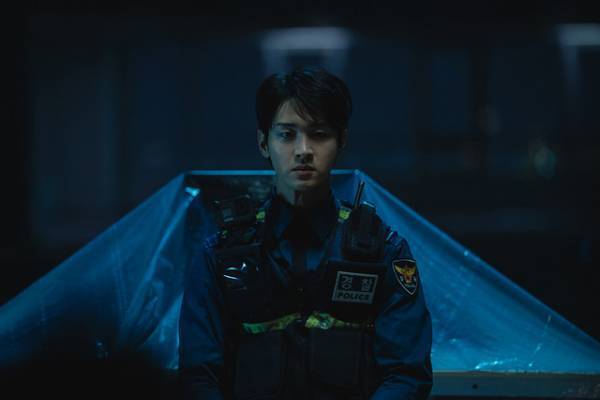 「D.P.」原作者が描く究極の選択とは？「砂漠の王」本予告＆場面写真解禁