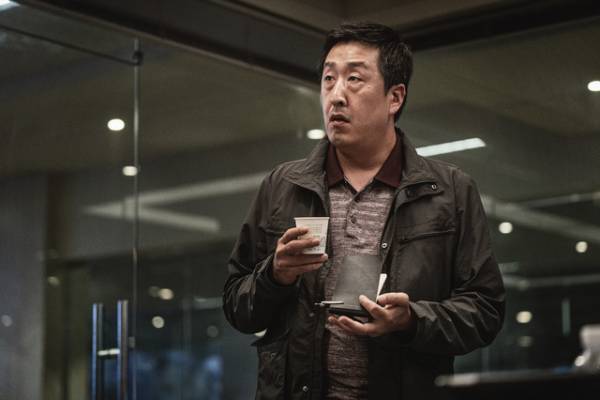 ソン・ガンホ、重要参考人を追う“刑事”がド迫力のカーアクション！『非常宣言』