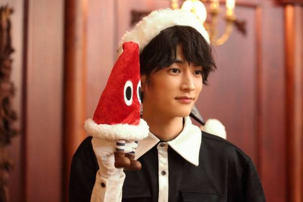 吉沢亮＆中川大志、舞台裏の仲良しオフショット『ブラックナイトパレード』