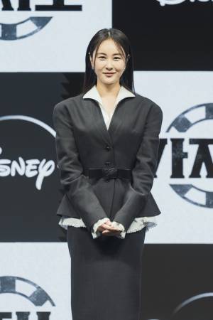 イ・ドンフィ、ソン・ソックの「韓国のジョニー・デップ」発言に動揺　「カジノ」配信開始に会見レポ到着