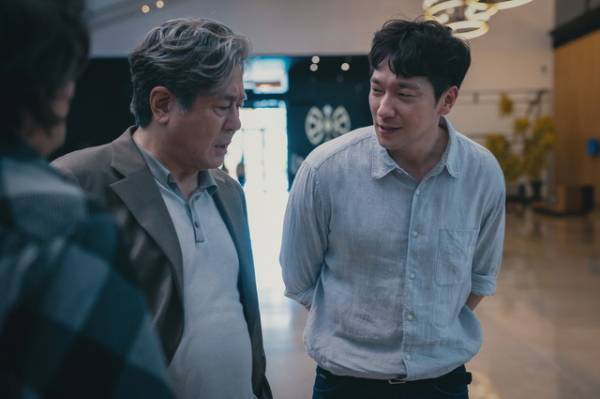 イ・ドンフィ、ソン・ソックの「韓国のジョニー・デップ」発言に動揺　「カジノ」配信開始に会見レポ到着