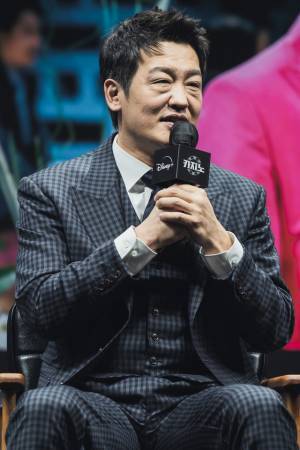 イ・ドンフィ、ソン・ソックの「韓国のジョニー・デップ」発言に動揺　「カジノ」配信開始に会見レポ到着