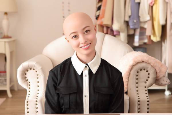 橋本環奈がスキンヘッド姿を披露、吉沢亮も驚愕!?『ブラックナイトパレード』