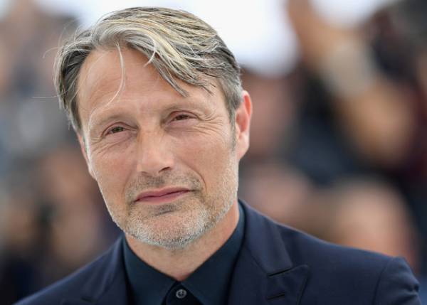 マッツ・ミケルセン、『インディ・ジョーンズ』最新作でもヴィラン熱演！場面写真入手