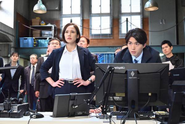 櫻井翔、銃を構える「大病院占拠」第1話場面写真公開