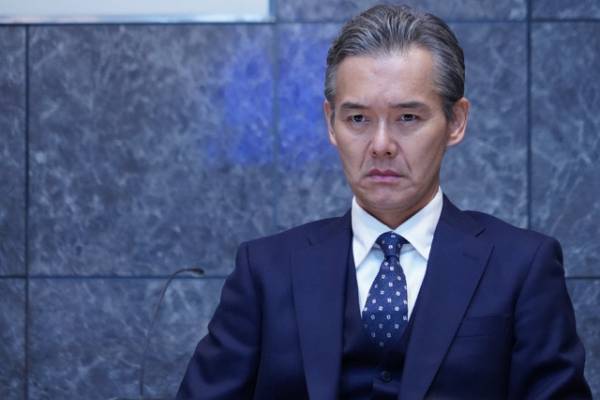 櫻井翔、銃を構える「大病院占拠」第1話場面写真公開