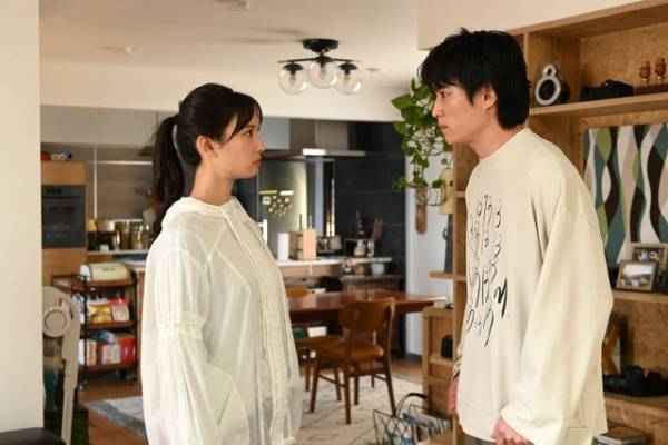 「忍者に結婚は難しい」第1話、広瀬アリス“山田澪”の服装に注目集まる「パラレルなのですか？」の声も
