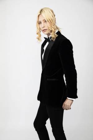 ROLANDがMC参加の恋愛番組最新作「隣の恋は青く見える4」1月21日スタート