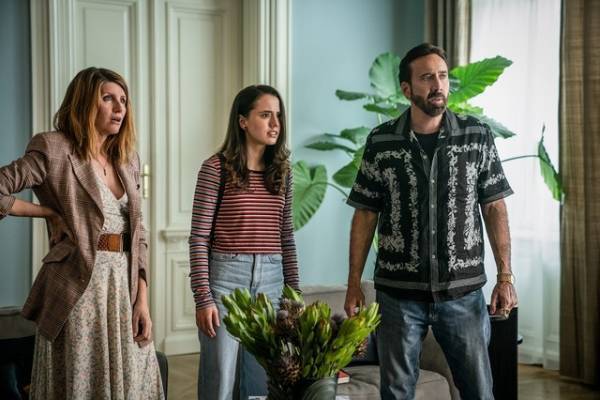 ニコラス・ケイジが叫ぶ、走る！『マッシブ・タレント』本ポスター＆場面写真