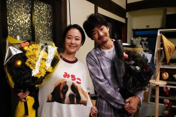 笑い合う竹野内豊＆黒木華、庵野秀明の姿も『イチケイのカラス』 メイキング写真解禁