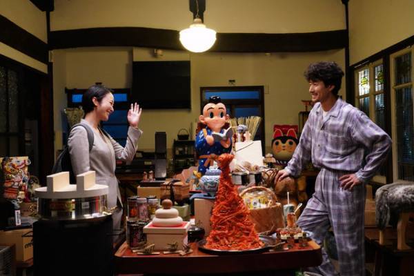 笑い合う竹野内豊＆黒木華、庵野秀明の姿も『イチケイのカラス』 メイキング写真解禁