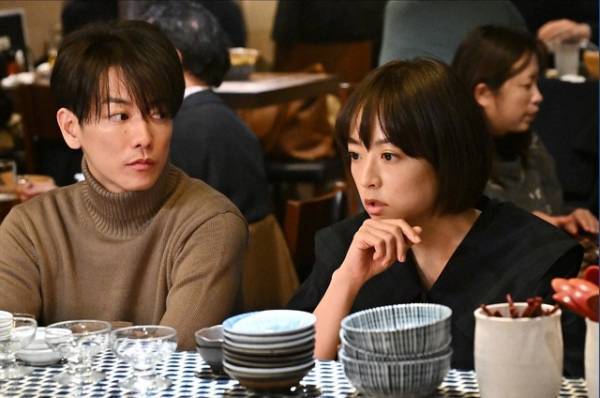 「100万回 言えばよかった」、“直木”佐藤健のタートルネック姿に「世界で最も似合う」などの声続出