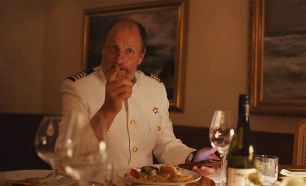 豪華客船に乗り合わせたセレブたちの栄光と転落『逆転のトライアングル』場面写真